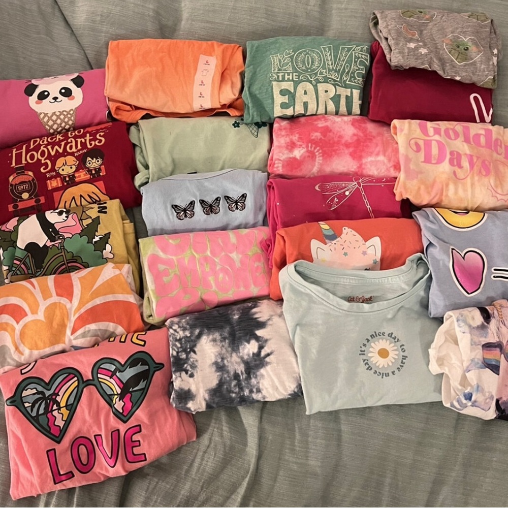 17 T-Shirts